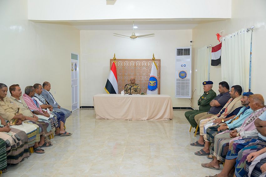 طارق صالح: سيتم معاودة العمل في مشروع مياه الشيخ زايد بتعز والمخا مقبلة على مشاريع جديدة