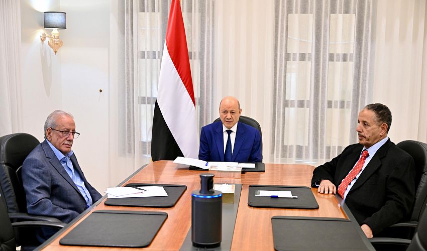 الرئيس العليمي يؤكد التزام الدولة بتلبية المطالب المشروعة لأبناء حضرموت