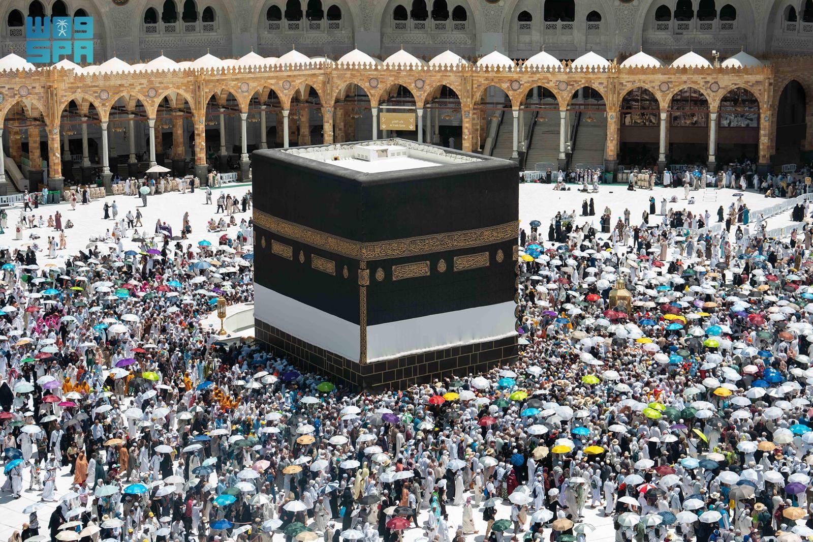 الحجاج المتعجلون يؤدون طواف الوداع بيسر وطمأنينة