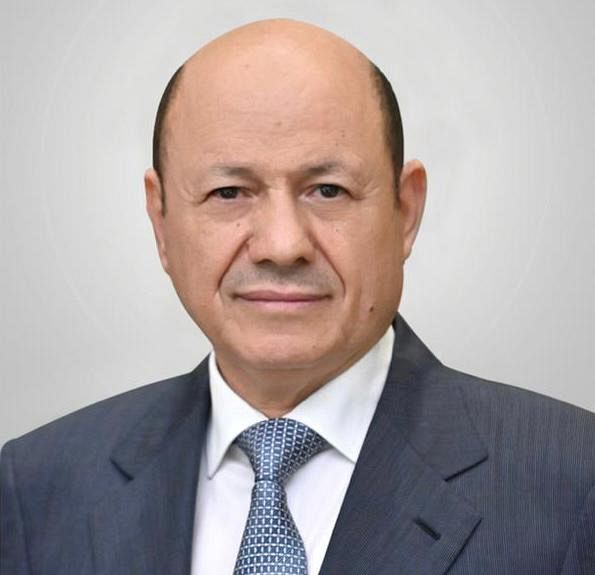 رئيس مجلس القيادة يعزي نائب الرئيس الاسبق المناضل علي سالم البيض