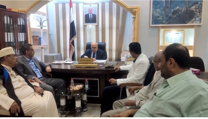 الأغبري يترأس اجتماعاً بقيادة وزارة الإدارة المحلية ويشيد بمستوى الانضباط الوظيفي