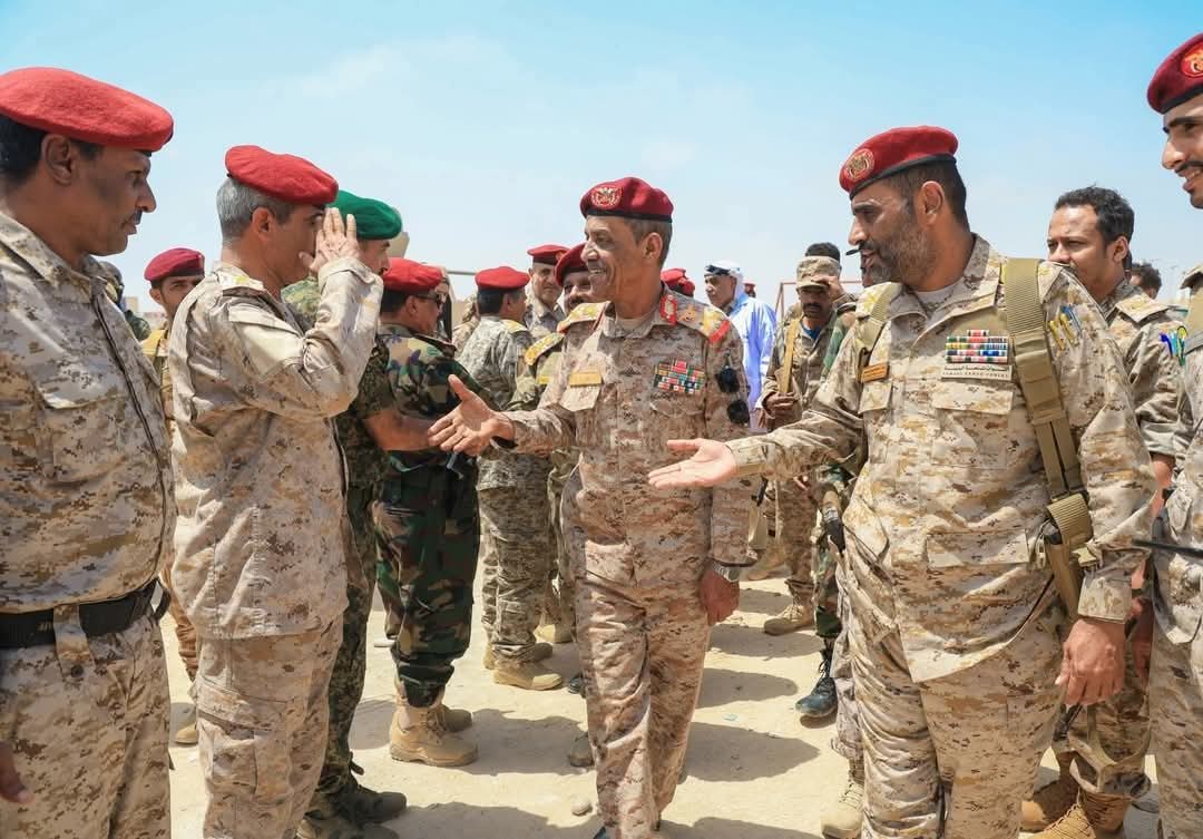 قائد المنطقة العسكرية الثانية يصل الغيضة للاطلاع على مستجدات الأوضاع الأمنية والعسكرية