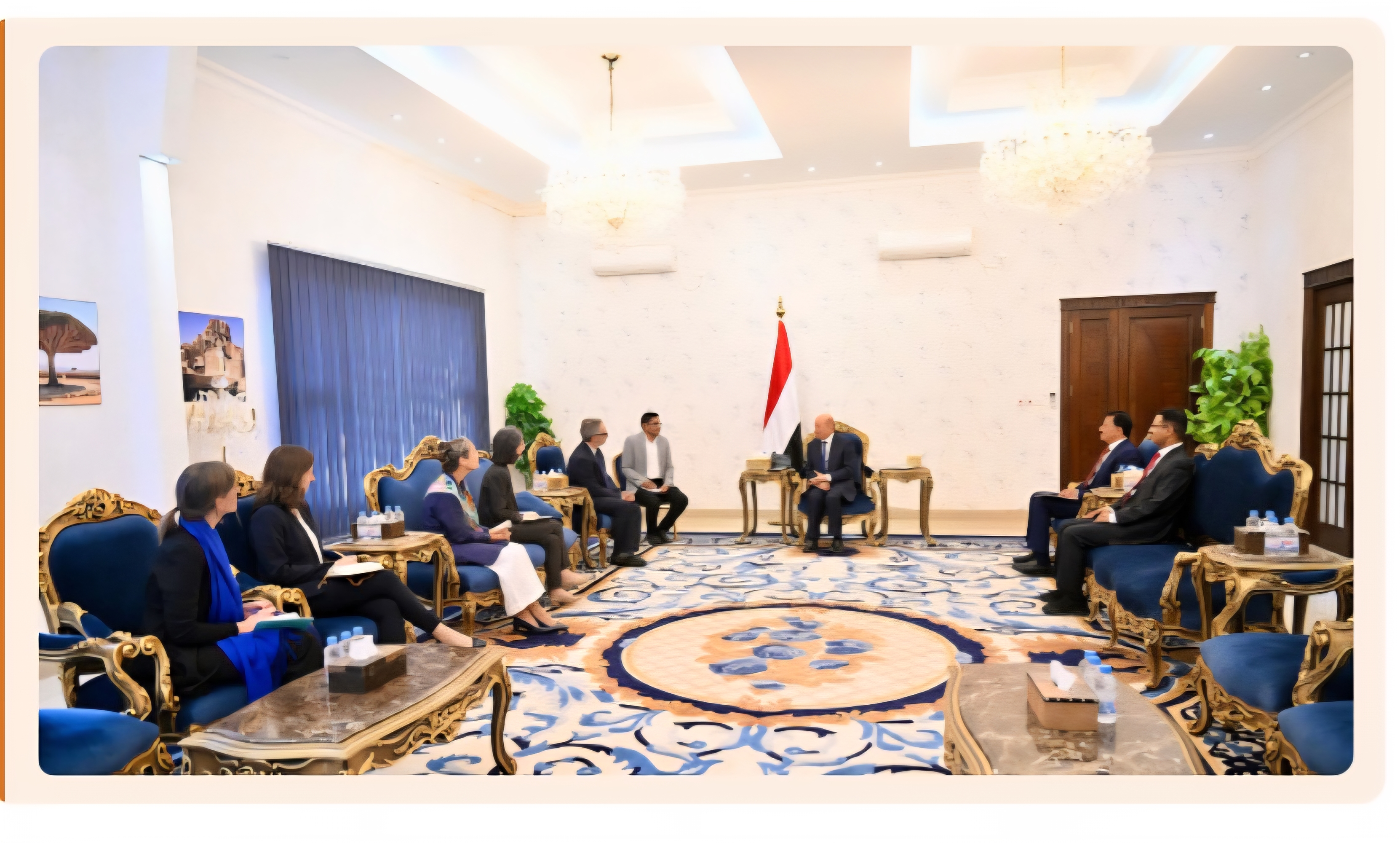الرئيس العليمي يدعو لموقف دولي متناسب مع التهديد الحوثي العابر للحدود وأمن الملاحة الدولية