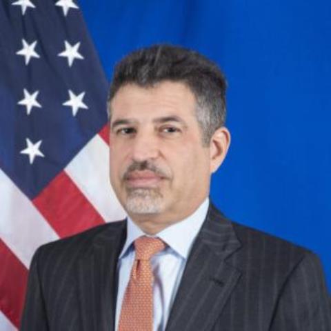 السفير الأميركي: احتجاز ميليشيا الحوثي للموظفين المدنيين وتلفيق أدلة ضدهم هو انتهاك صارخ للكرامة الإنسانية