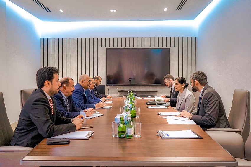 الزُبيدي يبحث مع السفيرة البريطانية ومسؤولي البنك الدولي المستجدات السياسية والحلول العاجلة لأزمة الكهرباء