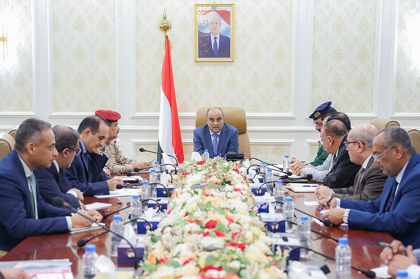 بن بريك: مكافحة التهريب تحتل أولوية قصوى كونه يمس الاقتصاد ويضر بالأمن القومي