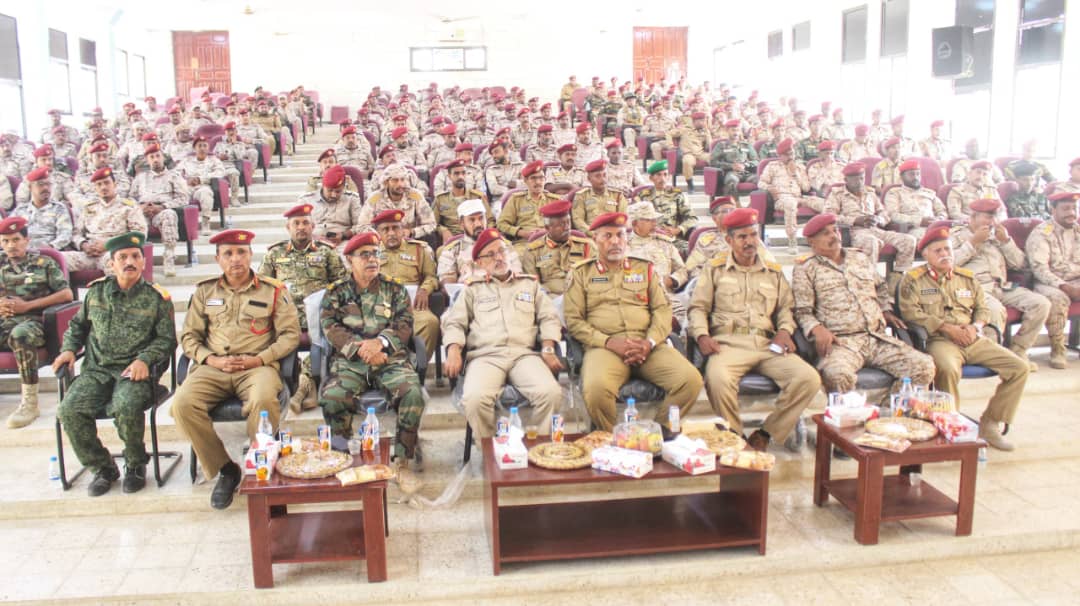 المنطقة العسكرية الثانية تحتفل بتخرج الدورة السادسة تأهيل ضباط والثالثة جامعيين من الكلية الحربية
