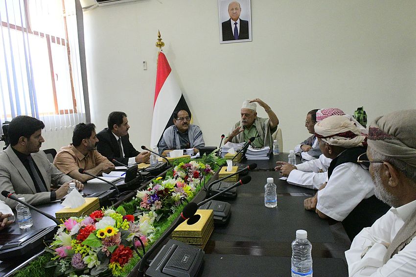اللجنة البرلمانية تختتم أعمالها الرقابية على المؤسسات المالية والإيرادية بمأرب