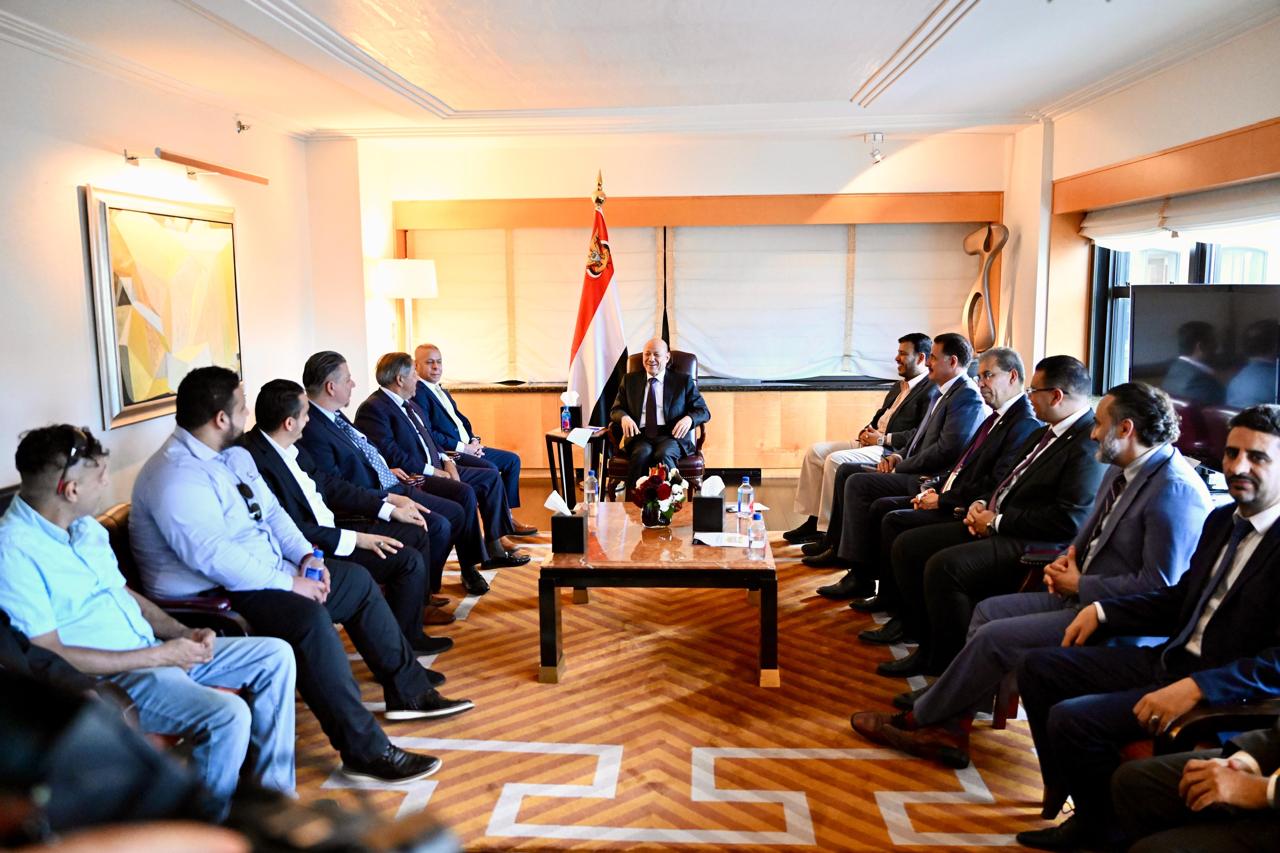 الرئيس العليمي يلتقي قيادات الجالية اليمنية في الولايات المتحدة الأمريكية