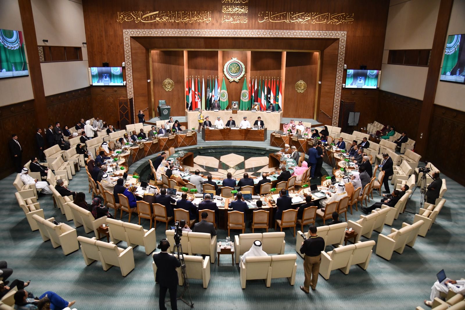 البرلمان العربي يجدد دعمه لمجلس القيادة الرئاسي ووحدة اليمن وسيادته وسلامة أراضيه