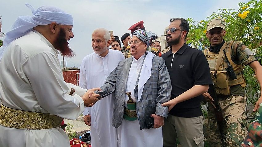 البركاني يقدم واجب العزاء في وفاة رجل الأعمال الحاج أحمد عبد الله الشيباني