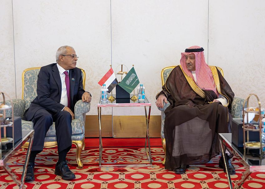 نائب وزير الخارجية يبحث مع نظيره السعودي مستجدات الاوضاع في المنطقة
