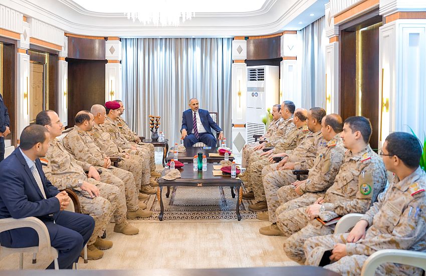 اللواء الزُبيدي يترأس اجتماعاً لرئاسة هيئة الأركان العامة وعدد من هيئات ودوائر وزارة الدفاع