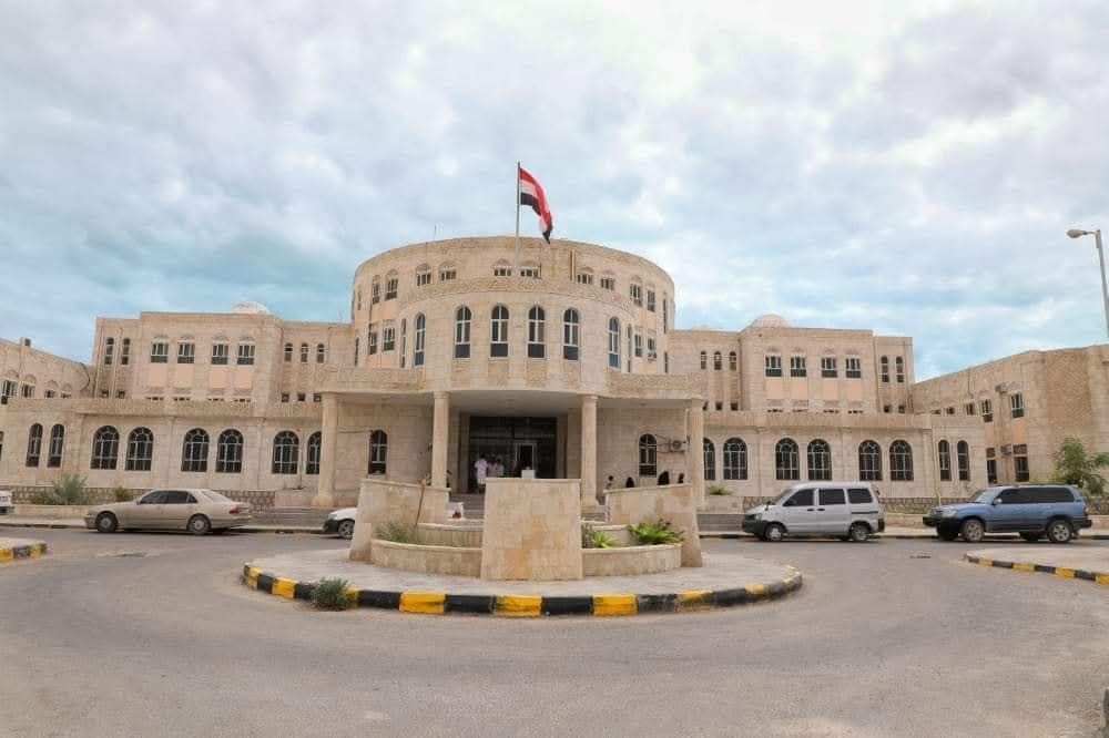مصدر مسؤول في المهرة يؤكد قانونية الإجراءات المتخذة بحق المدعو محمد الزايدي
