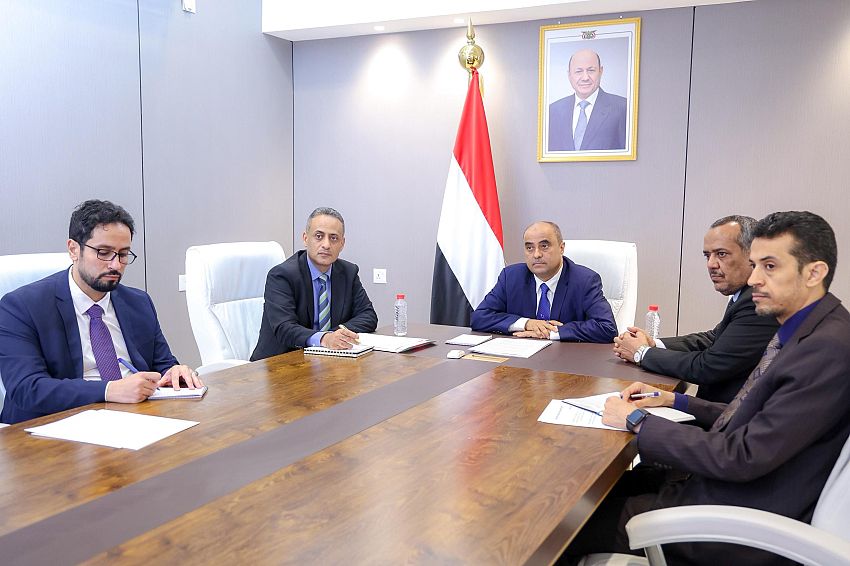 رئيس الوزراء يناقش مع السفيرة البريطانية تطورات الأوضاع وبرامج التعاون بين البلدين