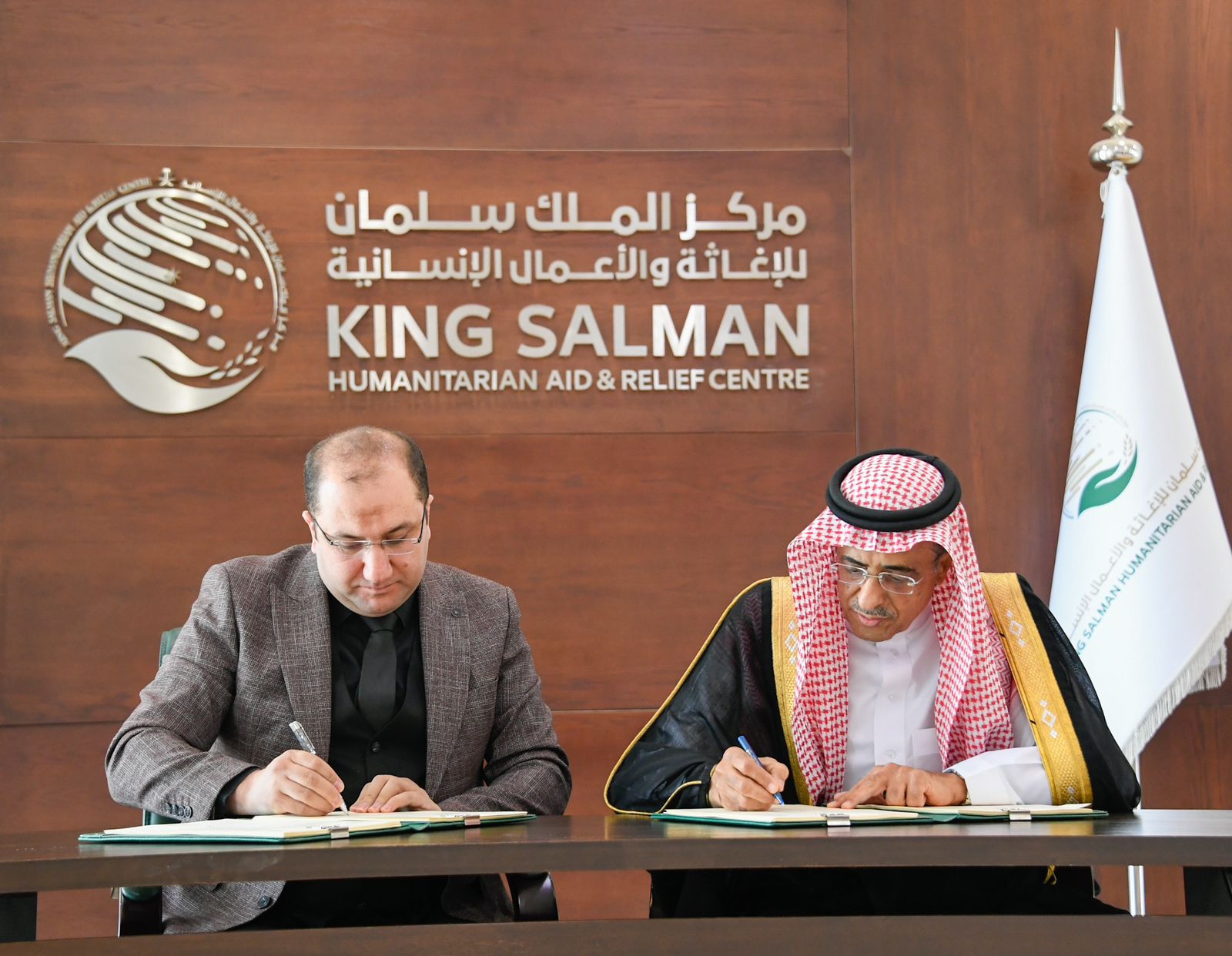 دعم سعودي.. توقيع اتفاقية لتنفيذ مشروع مركز الأطراف الصناعية بتعز 