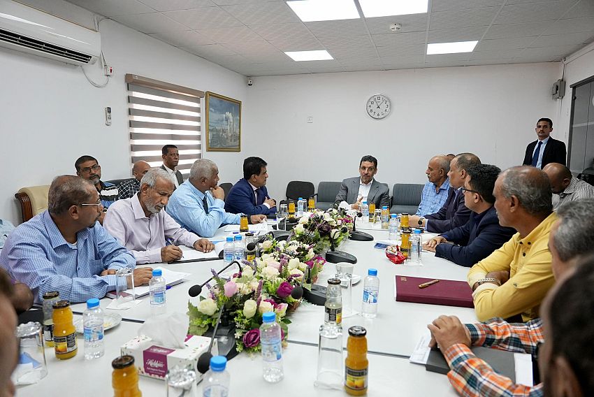 خلال زيارته مصافي عدن : بن مبارك يؤكد حرص الحكومة على إقامة أنشطة اقتصادية تعتمد على البعد اللوجستي لمدينة عدن