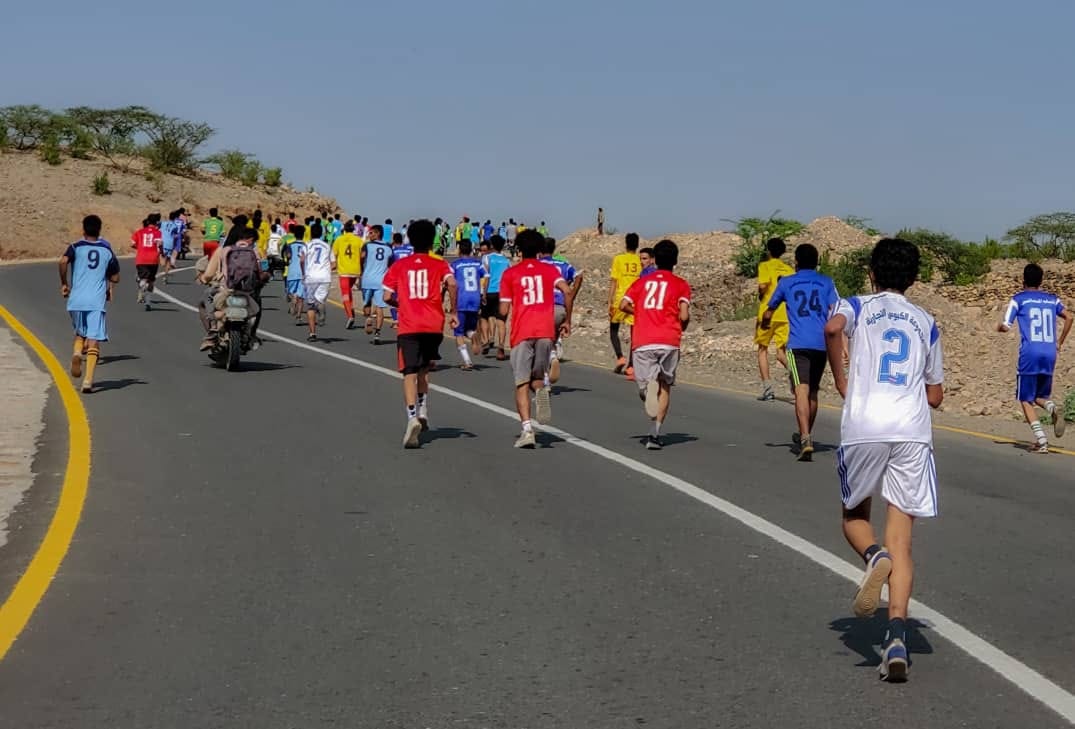 الاكحلي يدشن الماراثون الشبابي الرياضي بطريق الكدحة - البيرين بتعز