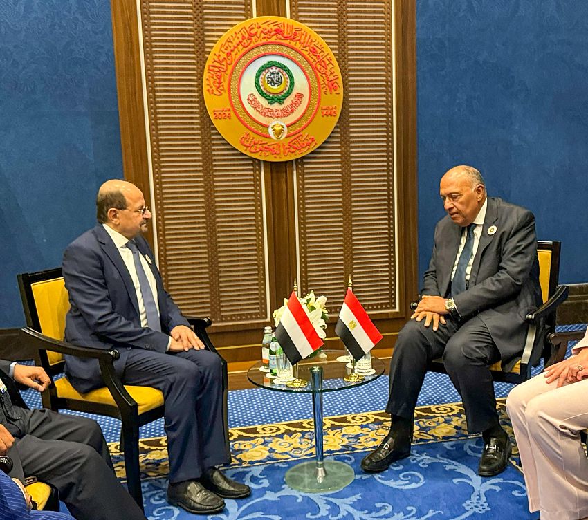 وزير الخارجية يعقد سلسلة لقاءات مع نظرائه العرب في المنامة