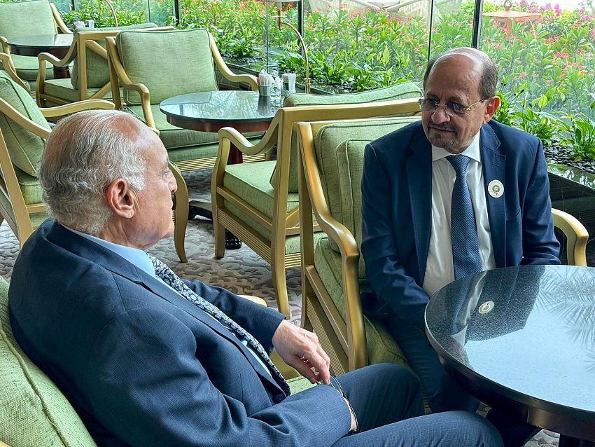 وزير الخارجية يناقش مع نظيره الجزائري مستجدات الأوضاع على الساحة اليمنية