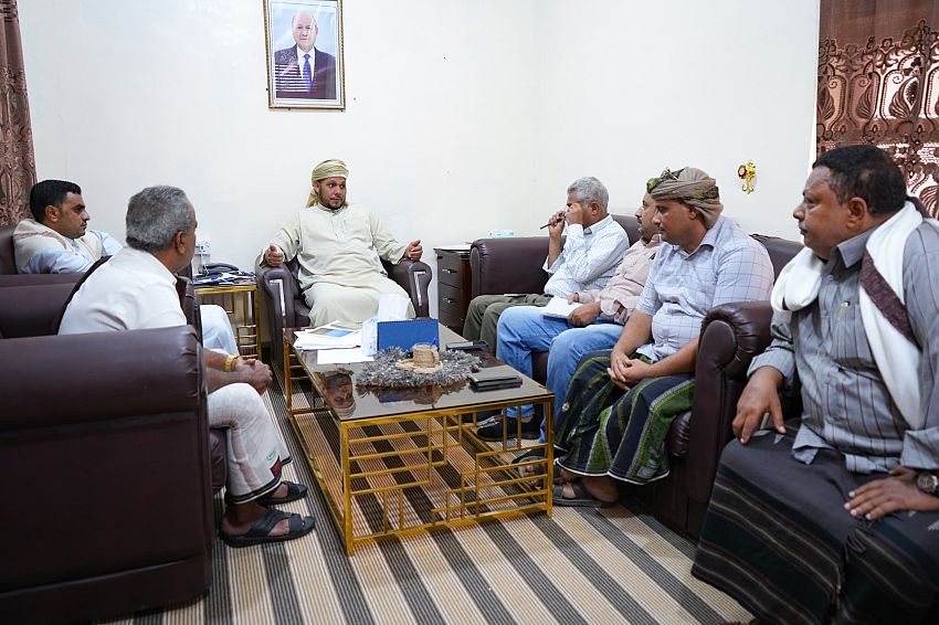محافظ سقطرى يشيد بجهود استئناف تشغيل شركة النفط اليمنية بالمحافظة