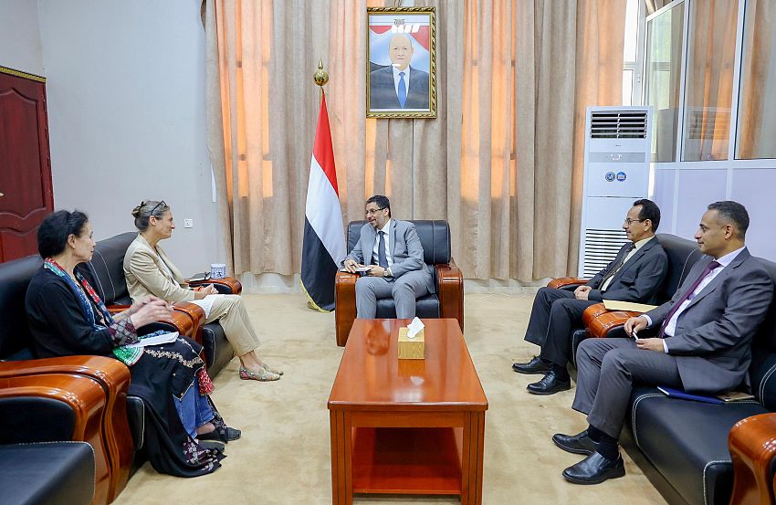 اسقبل في عدن سفيرة هولندا لدى اليمن  : رئيس الوزراء يشيد باسهامات هولندا في دعم مشاريع التنمية وجهود الإغاثة في اليمن