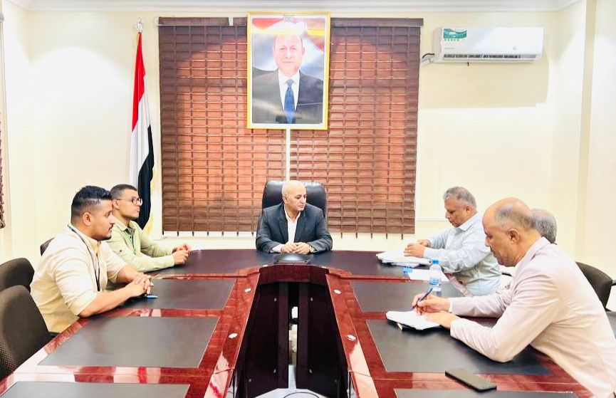 الوزير الشرجبي يوقع اتفاقية تنفيذ مشروع لمياه يختل والباقرية بمحافظة تعز